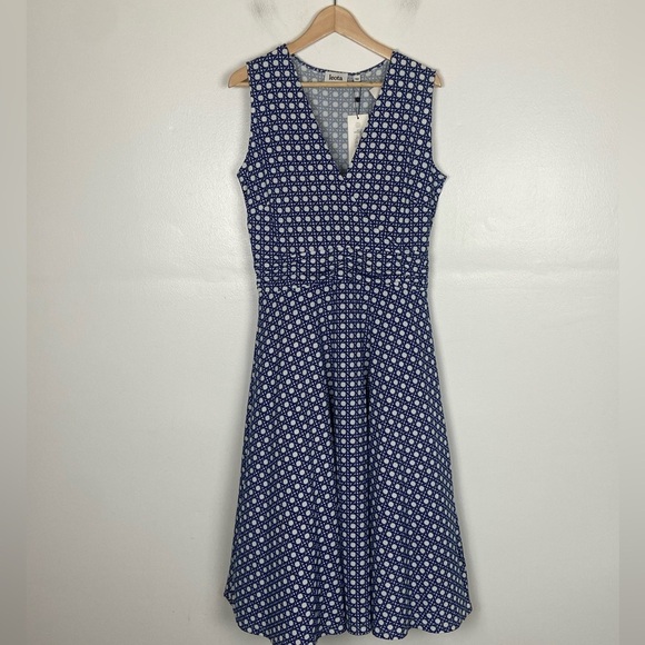 Leota Cindy Faux Wrap Soft Knit Midi Dress Size M Blue White Chain Print V-Neck - Picture 6 of 13